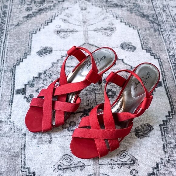 Red elastic strapped heel ~worn once - Picture 4 of 6